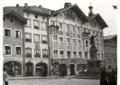 Bad Tölz, Obere Marktstraße, Fassadenmalereien und Winzerdenkmal, um 1938