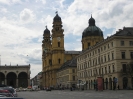 Odeonsplatz, München mit Feldherrnhalle und Theatinerkirche, 10.04.2008
