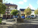 Dorfplatz mit Brunnen, Rüngsdorf-Godesberg, 30.10.2013