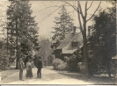 Draußen vor der Tür, Drei Personen im Sommer, Lebensstil einer gutbürgerlichen Familie in Deutschland zwischen 1900 und 1910