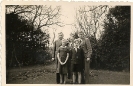 Die Zwillinge Georg und Hannelore mit Eltern und Bruder, historisches Familienfoto - Eine Kindheit in Deutschland, Ostern 1937