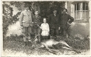 Familienfoto mit Hirsch, Historische Fotografie