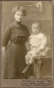 Atelierfoto von Aug. Jentz, Cuxhaven - Mutter mit Kind