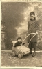 Frau mit Kinderwagen - Historische Fotografie 1941 