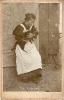Frau mit schwarze Katze - historische Fotografie 