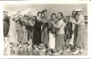 Tanzende Gruppe am Strand, Foto Haus Dreesen, Büsum 