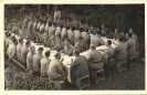Soldaten der Luftwaffe bei Tisch, Gruppenbild
