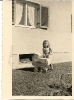  Mädchen mit Puppenwagen, historische Fotografie
