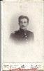 Kabinettportrait eines Mannes in Uniform, historische Fotografie, Photograph Atelier Georg Schmidt, Butzbach, gegenüber dem Bahnhof 
