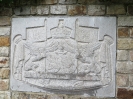 Steinrelief mit der Aufschrift 