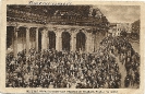 Mühlbrunnenkolonnade, während der Trinkzeit, Karlsbad, historische Ansichtskarte, 1928